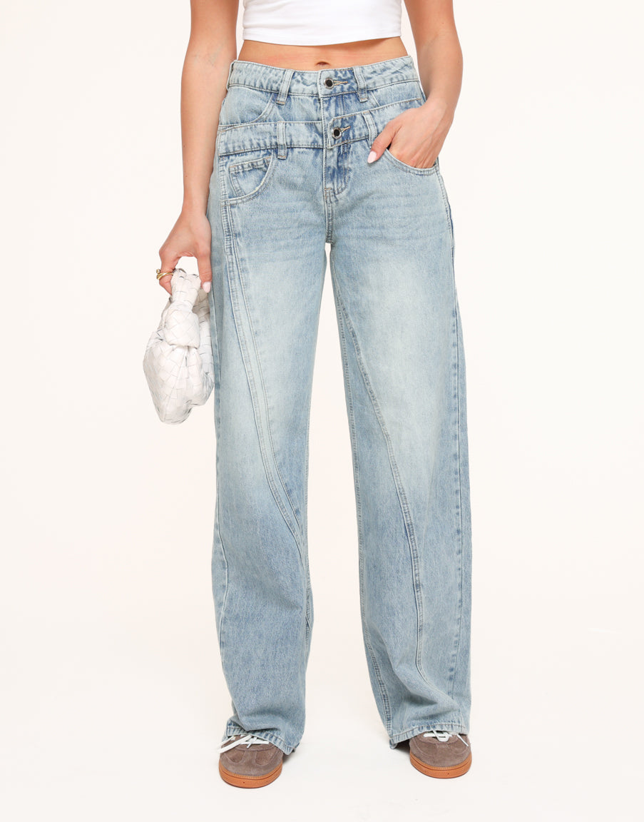  Analyzing image CLOTHING-BLUE-DOUBLE-LOOK-DENIMS-JEANS-WHITE-CROPPED-SHORT-SLEEVES-TOP-WHITE-BRAIDED-BAG-01