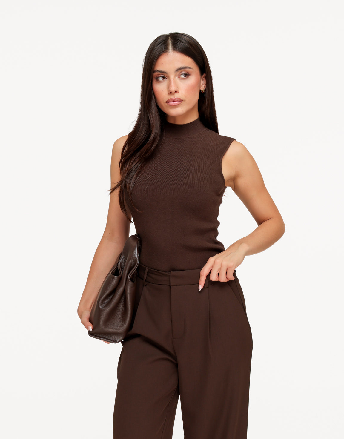 KLEDING-BRUINE-GEBREIDE-MOUWLOZE-TOP-01