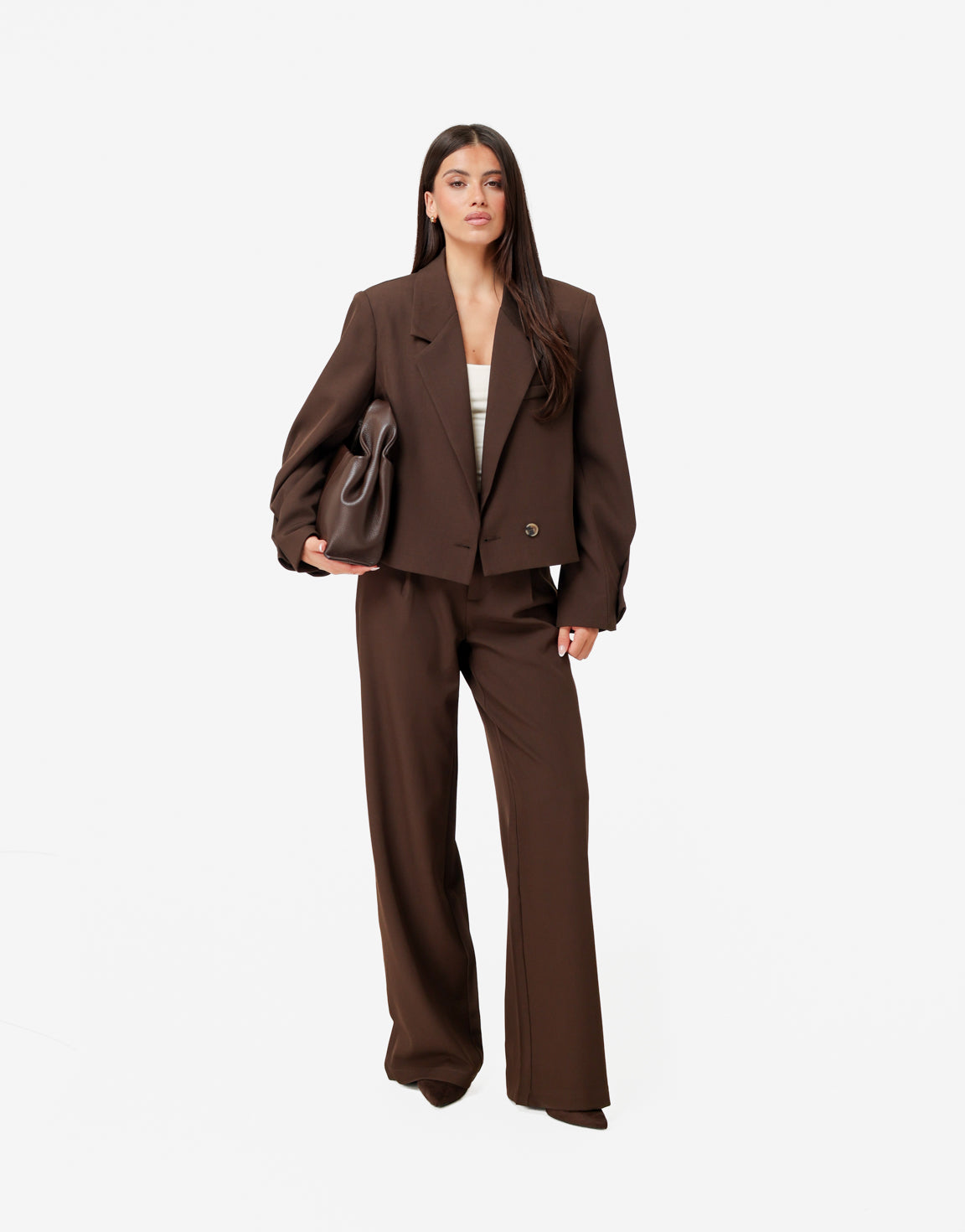 KLEDING-BRUINE-OMGESLAGEN-CROPPED-BLAZER-WIJDE-PASVORM-PANTALON