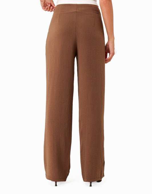 KLEDING-BRUINE-STRAPLESS-OMGESLAGEN-TOP-WIJDE-BROEK-01_d5a08d58-be41-4d50-ae2f-2515894ee2b9