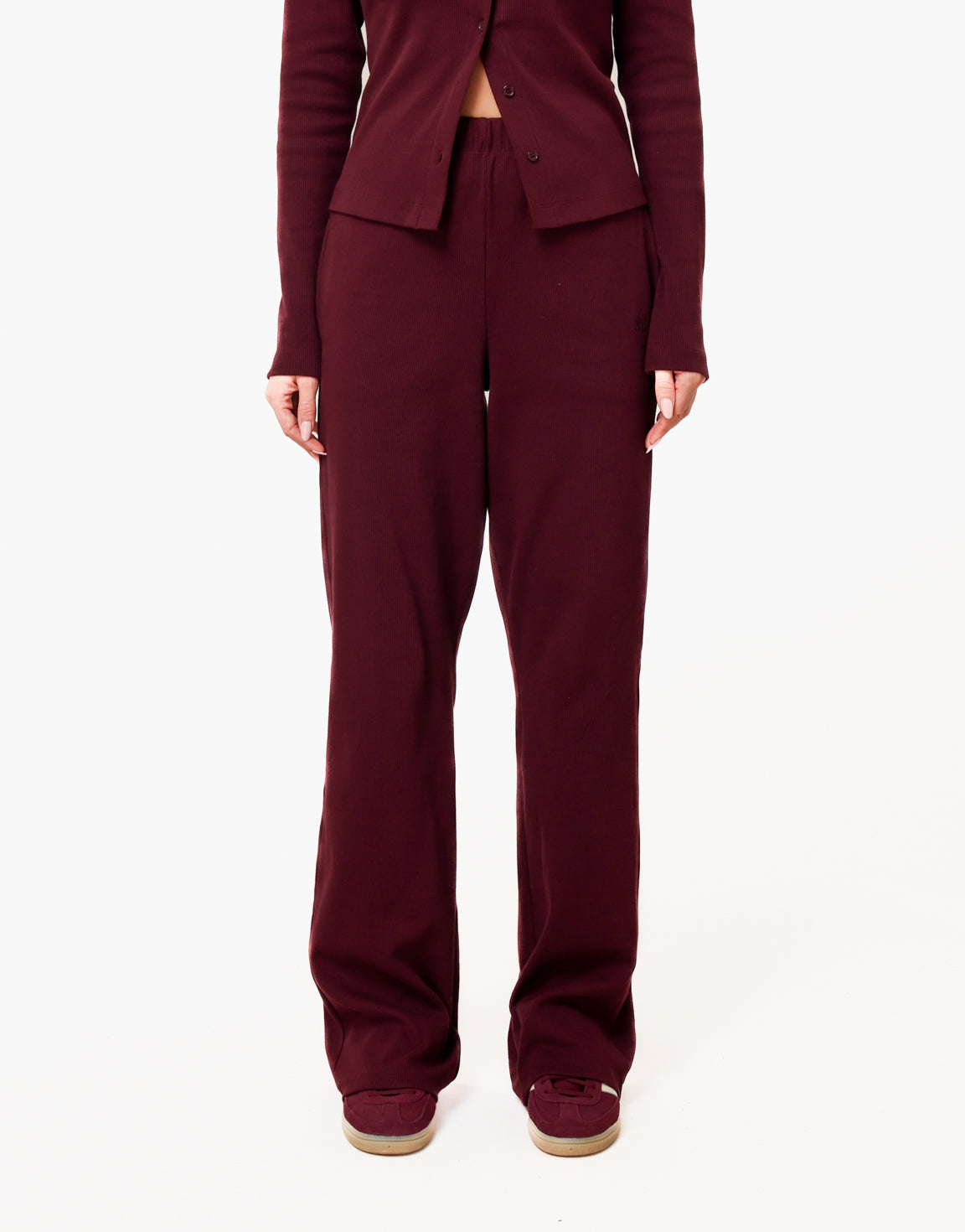 KLEDING-BURGUNDY-RIBBEL-LOUNGE-TOP-RIBBEL-LOUNGE-BROEK-12