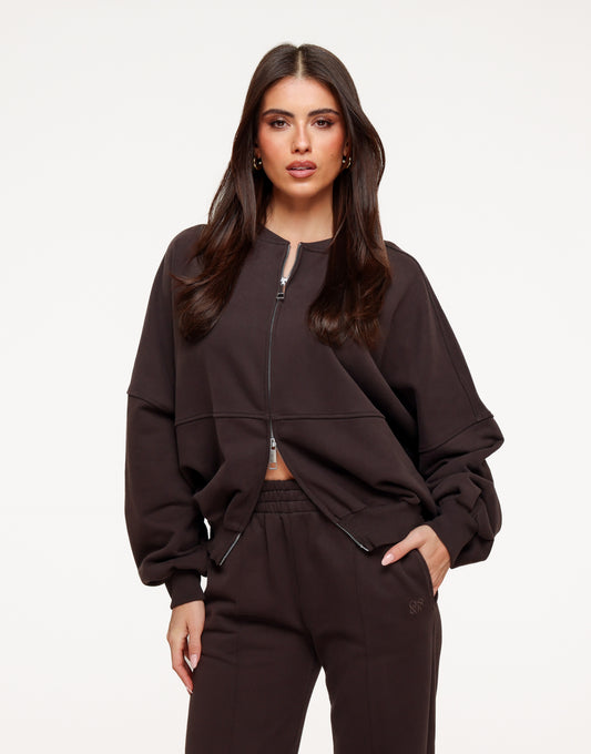 KLEDING-DONKERBRUINE-JOGGING-LANGE-MOUWEN-VEST-02