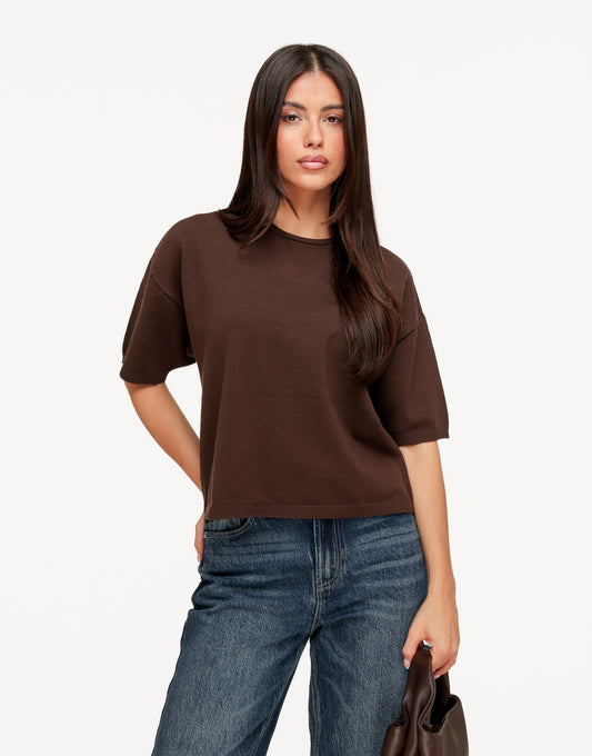 KLEDING-DONKERBRUINE-KORTE-MOUWEN-TOP-03