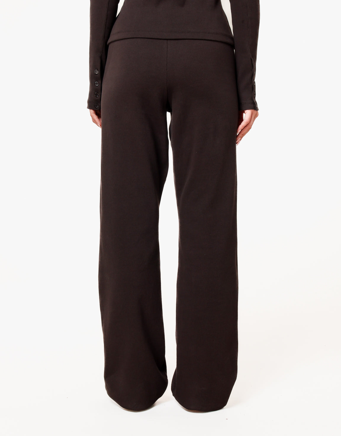 KLEDING-DONKERBRUINE-LOUNGE-LANGE-MOUWEN-TOP-LOUNGE-BROEK-11