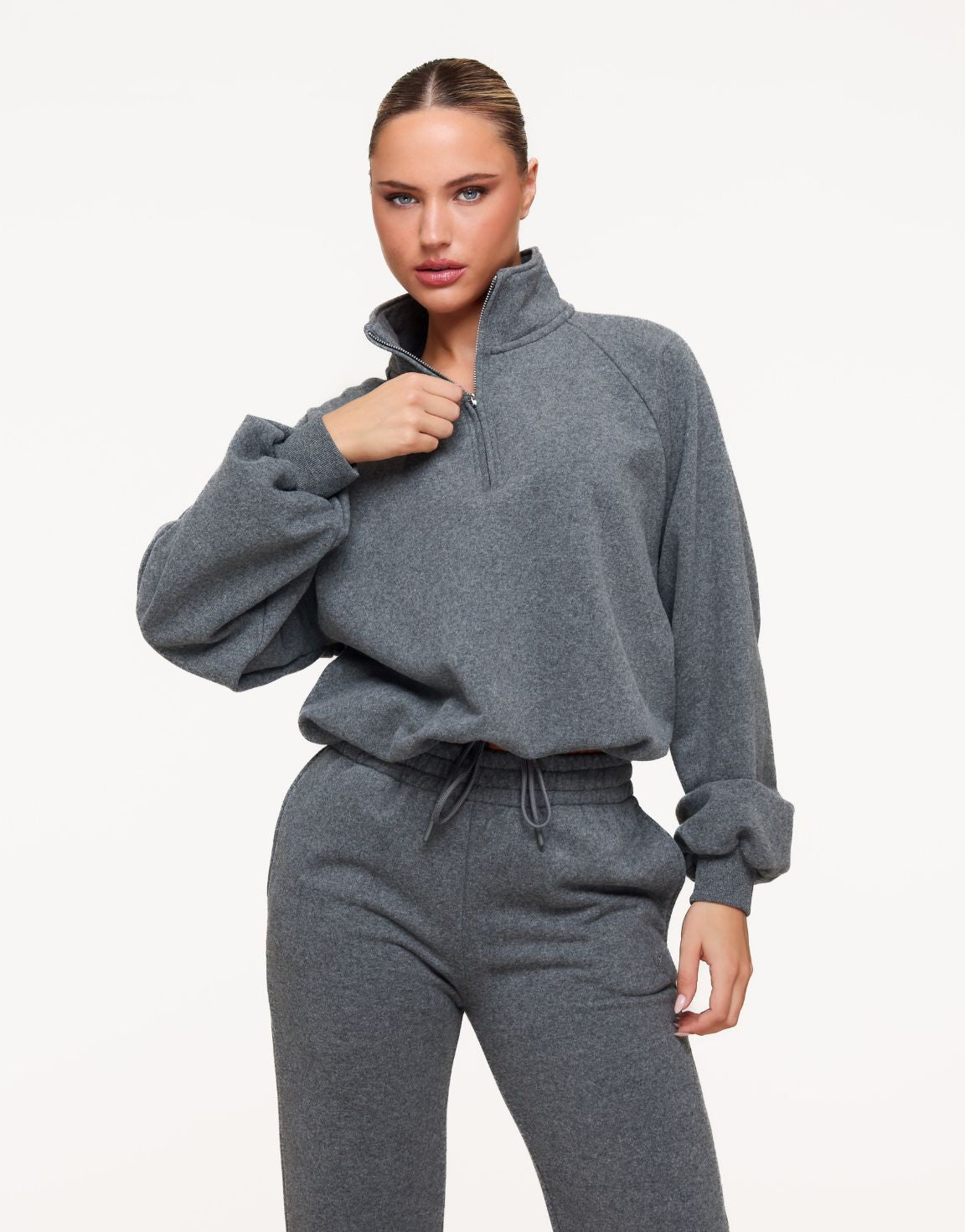 KLEDING-GRIJZE-JOGGING-TRUI-JOGGING-BROEK-01