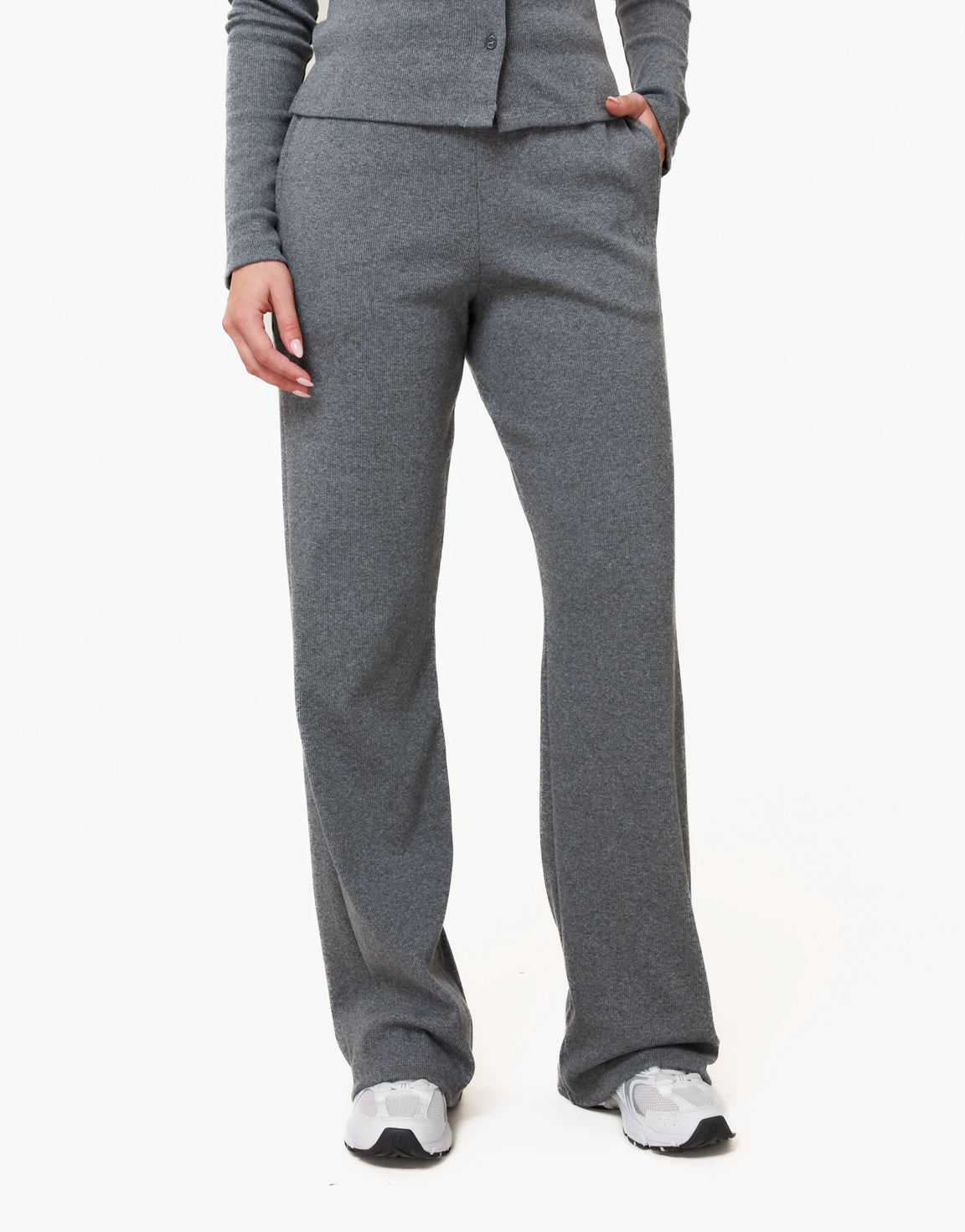 KLEDING-GRIJZE-LANGE-MOUWEN-RIBBEL-TOP-GRIJZE-RIBBEL-LANGE-BROEK-07