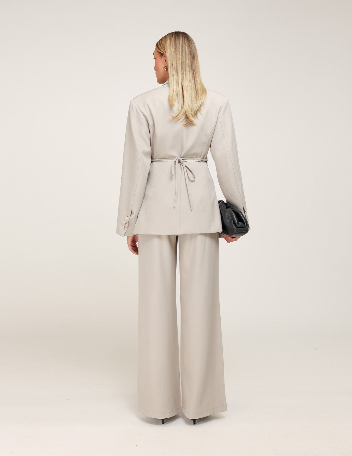 KLEDING-LICHTGRIJZE-GESTRIKTE-CEINTUUR-BLAZER-PANTALON