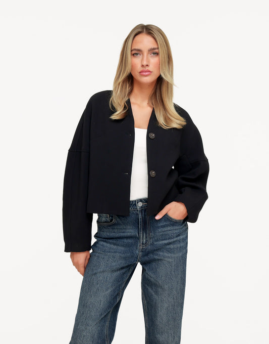 KLEDING-WEBSHOP-KORTE-V-HALS-JAS-02