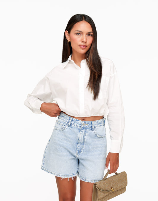 KLEDING-WEBSHOP-WITTE-CROPPED-ELASTISCHE-ONDERKANT-BLOUSE-03