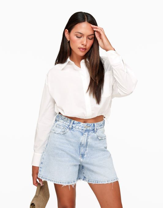 KLEDING-WEBSHOP-WITTE-CROPPED-ELASTISCHE-ONDERKANT-BLOUSE-04
