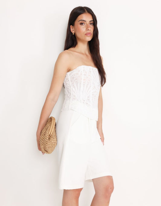 KLEDING-WITTE-GEBORDUURDE-CORSET-TOP-WITTE-LANGE-SHORT-01