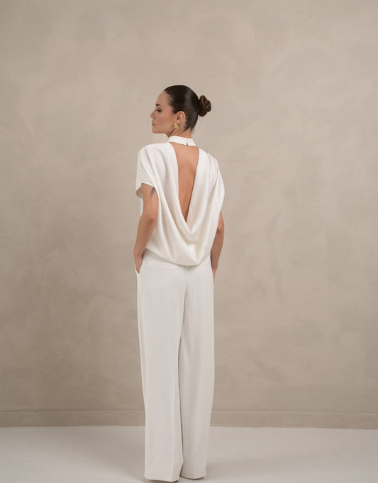 KLEDING-WITTE-SATIJNEN-OPEN-RUG-SS-TOP-WITTE-WIJDE-PANTALON-02