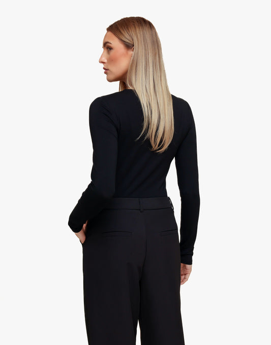 KLEDING-ZWARTE-BASIC-LS-TOP-ZWARTE-MID-WAISTED-PANTALON-02_75c9206c-fac5-4a49-8d5a-ae9ea6054732
