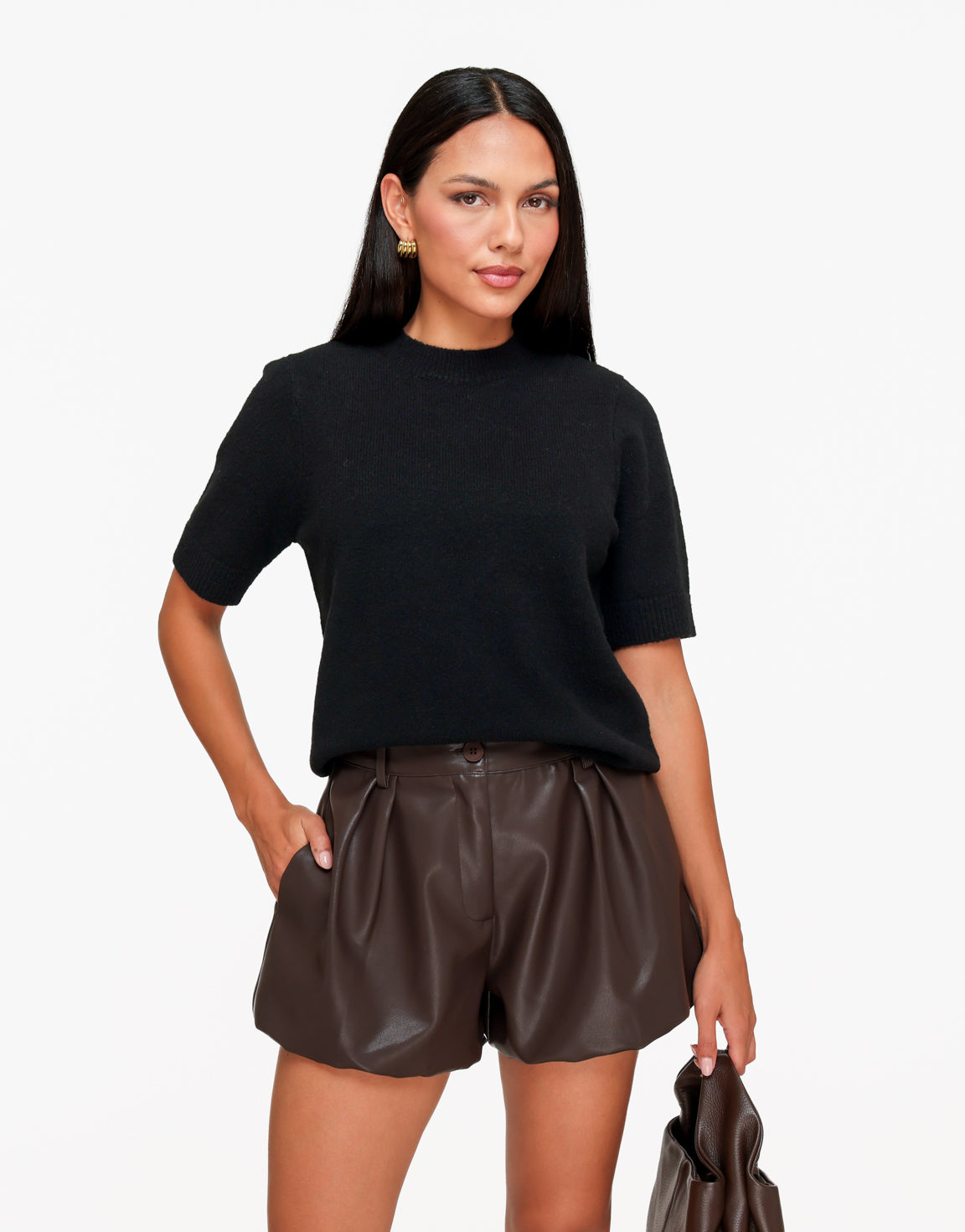KLEDING-ZWARTE-GEBREIDE-RONDE-HALS-KORTE-MOUWEN-TOP-BRUINE-PU-LEREN-BALLON-SHORT