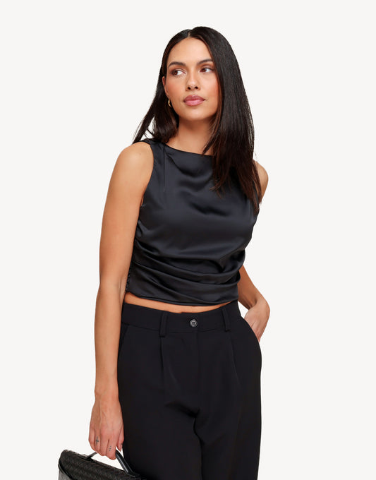 KLEDING-ZWARTE-SATIJNEN-OPEN-RUG-TOP-02