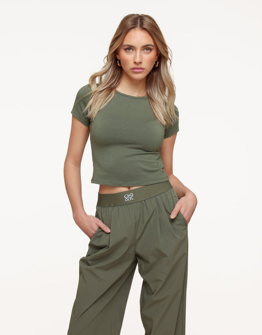 Army Groene O&K Basic Cropped SS - Top - Olivia & Kate