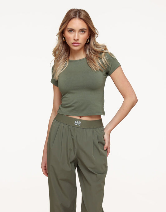 Army Groene O&K Basic Cropped SS - Top - Olivia & Kate
