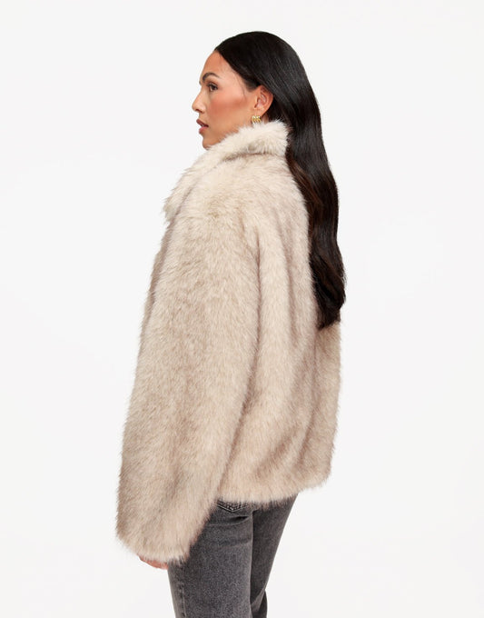 Beige Fluffy Hoge Kraag - Jas - Olivia & Kate