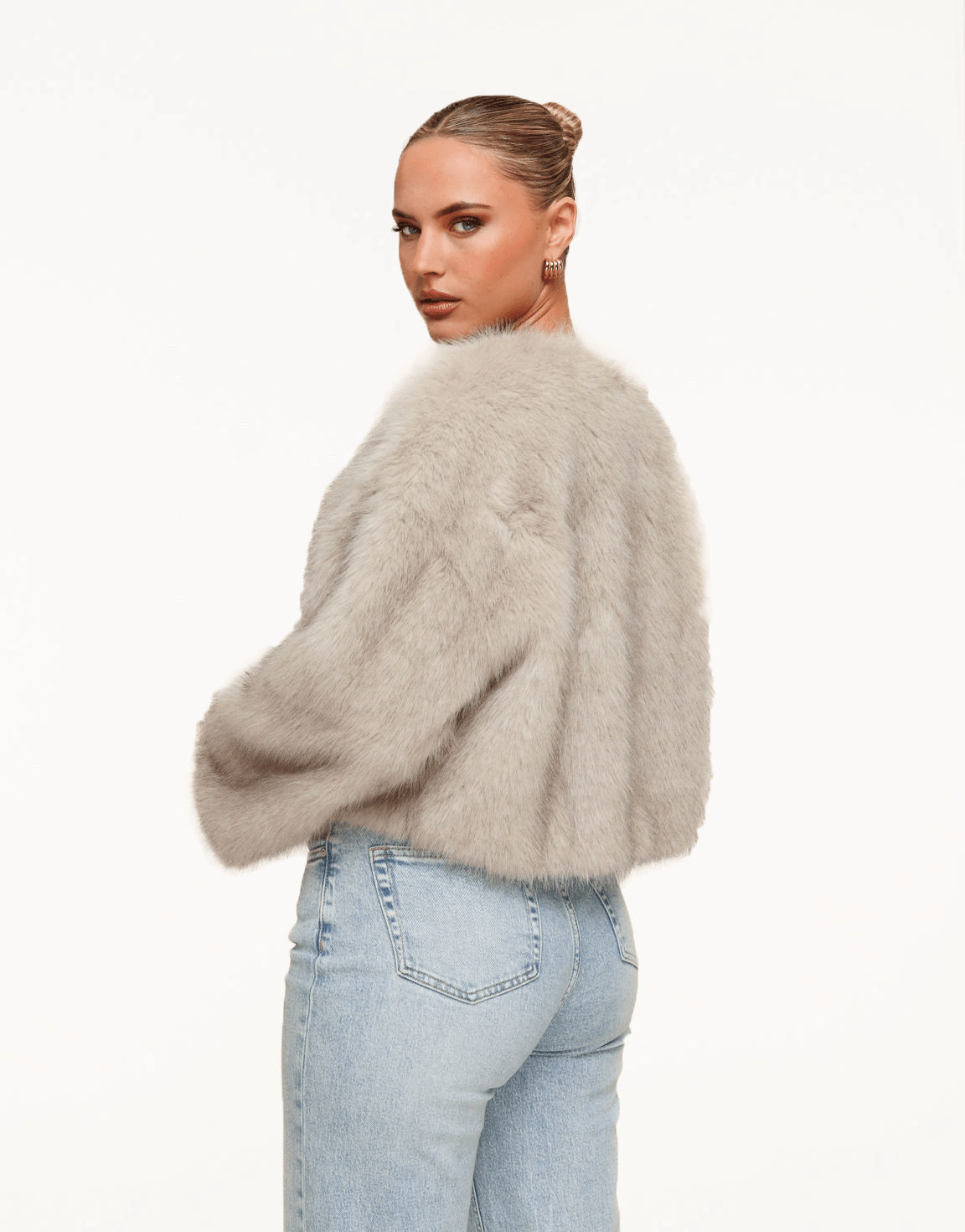 Beige Korte Fluffy - Jas - Olivia & Kate