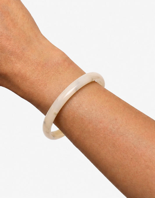 Beige Smalle Resin Bangle - Armband - Olivia & Kate