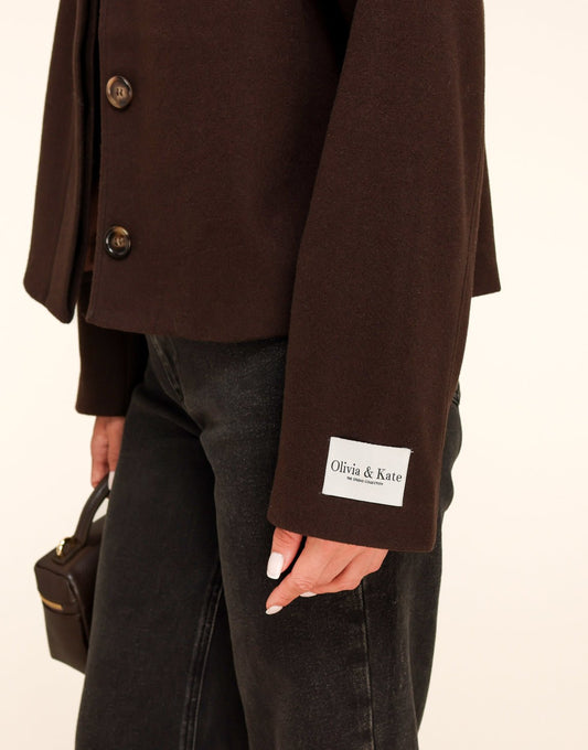 Bruine Korte Studio Coat - Jas - Olivia & Kate