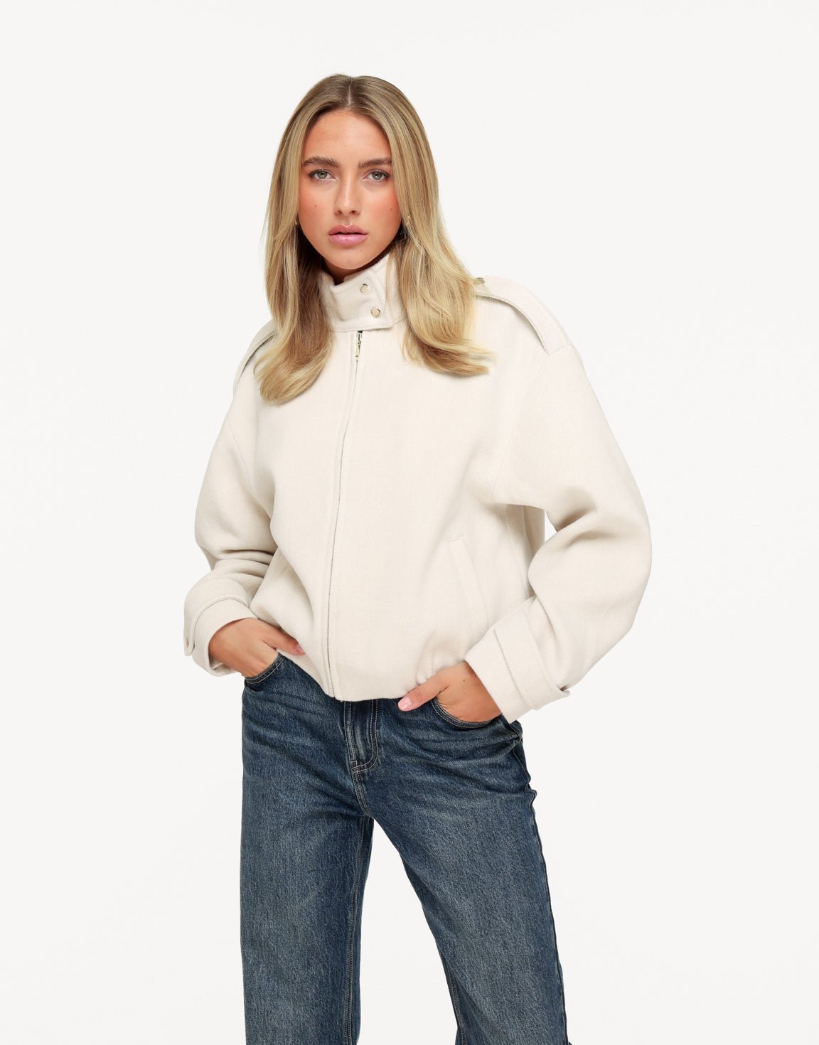 Creme Puffy Mouw Details Elastische Onderkant - Jas - Olivia & Kate