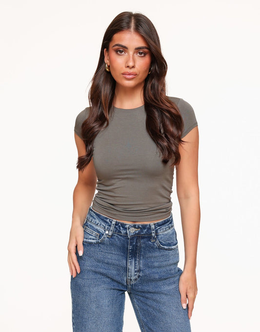 Donker Taupe Basic SS - Top - Olivia & Kate