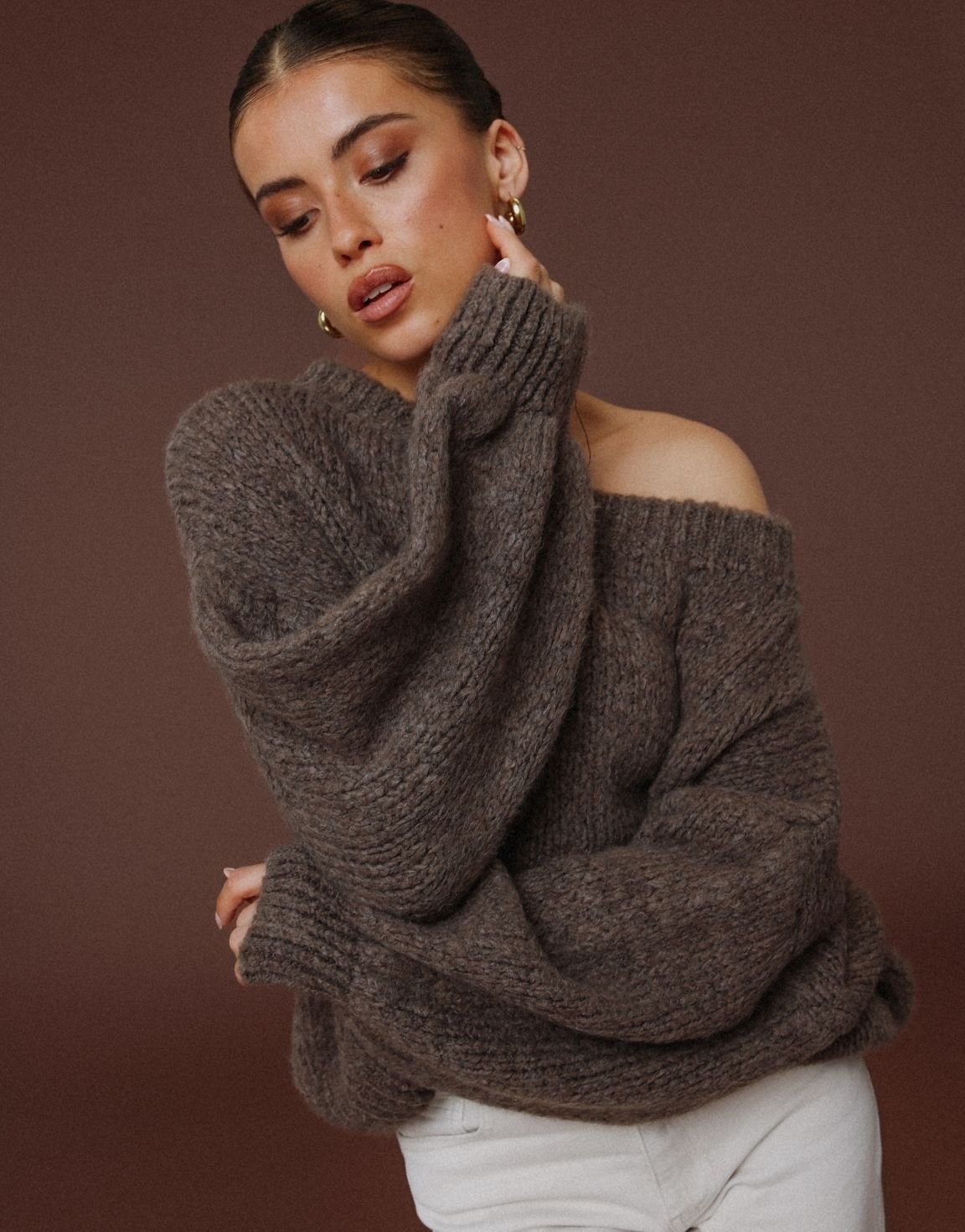 Donker Taupe Gebreide Off Shoulder - Trui - Olivia & Kate