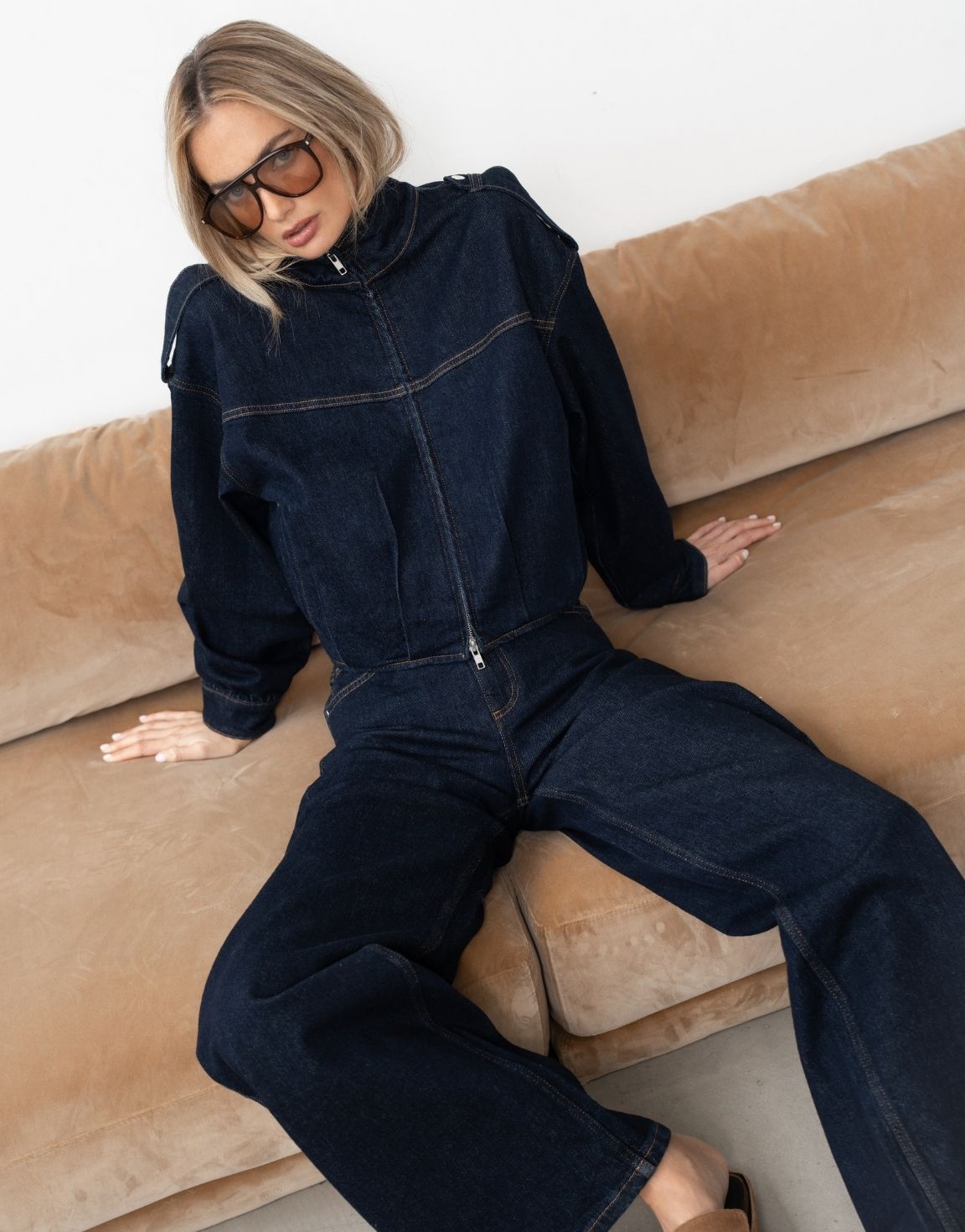 Donkerblauwe Mid Waisted Gestikte Naden - Jeans - Olivia & Kate