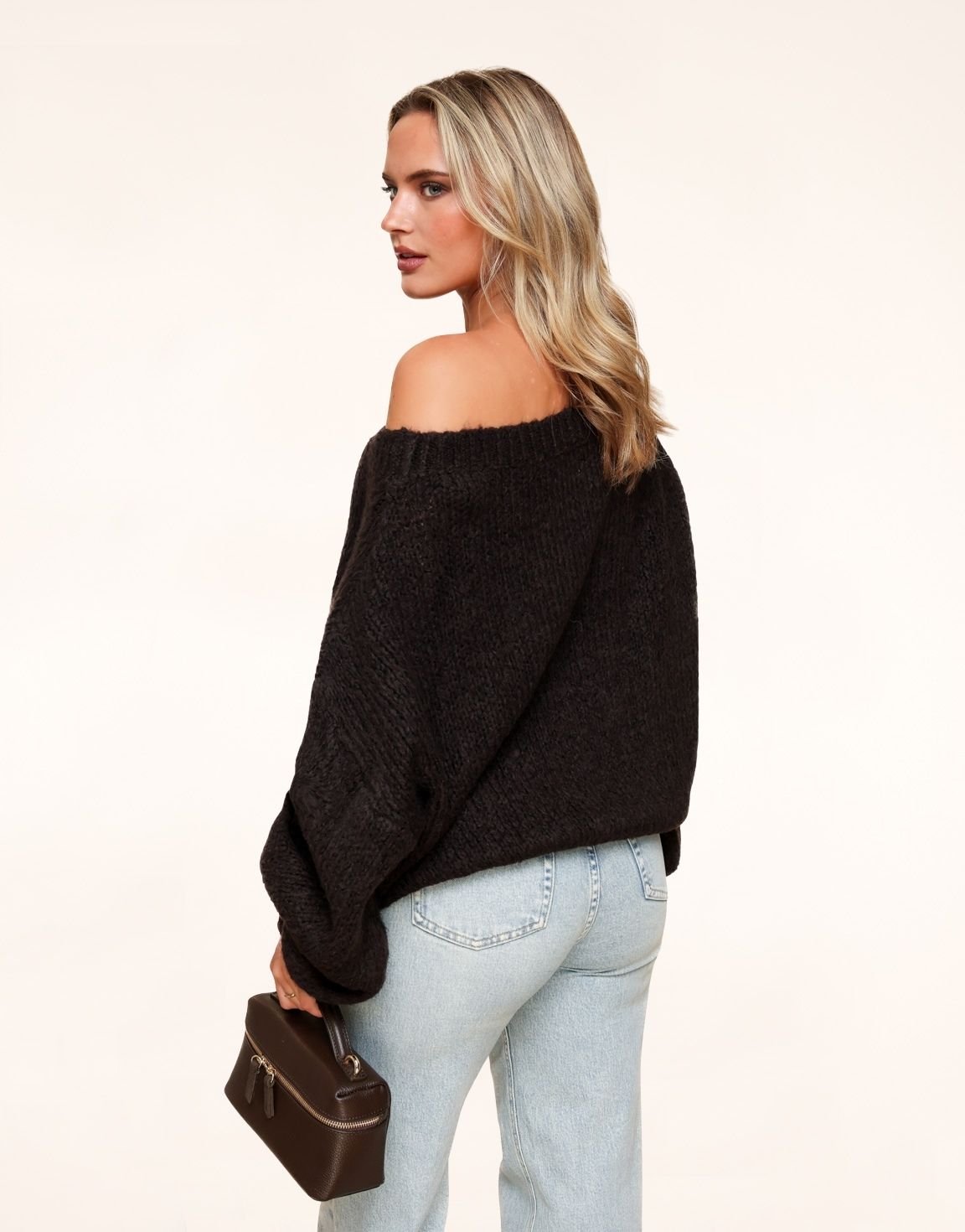 Donkerbruine Gebreide Wollen Off Shoulder - Trui - Olivia & Kate