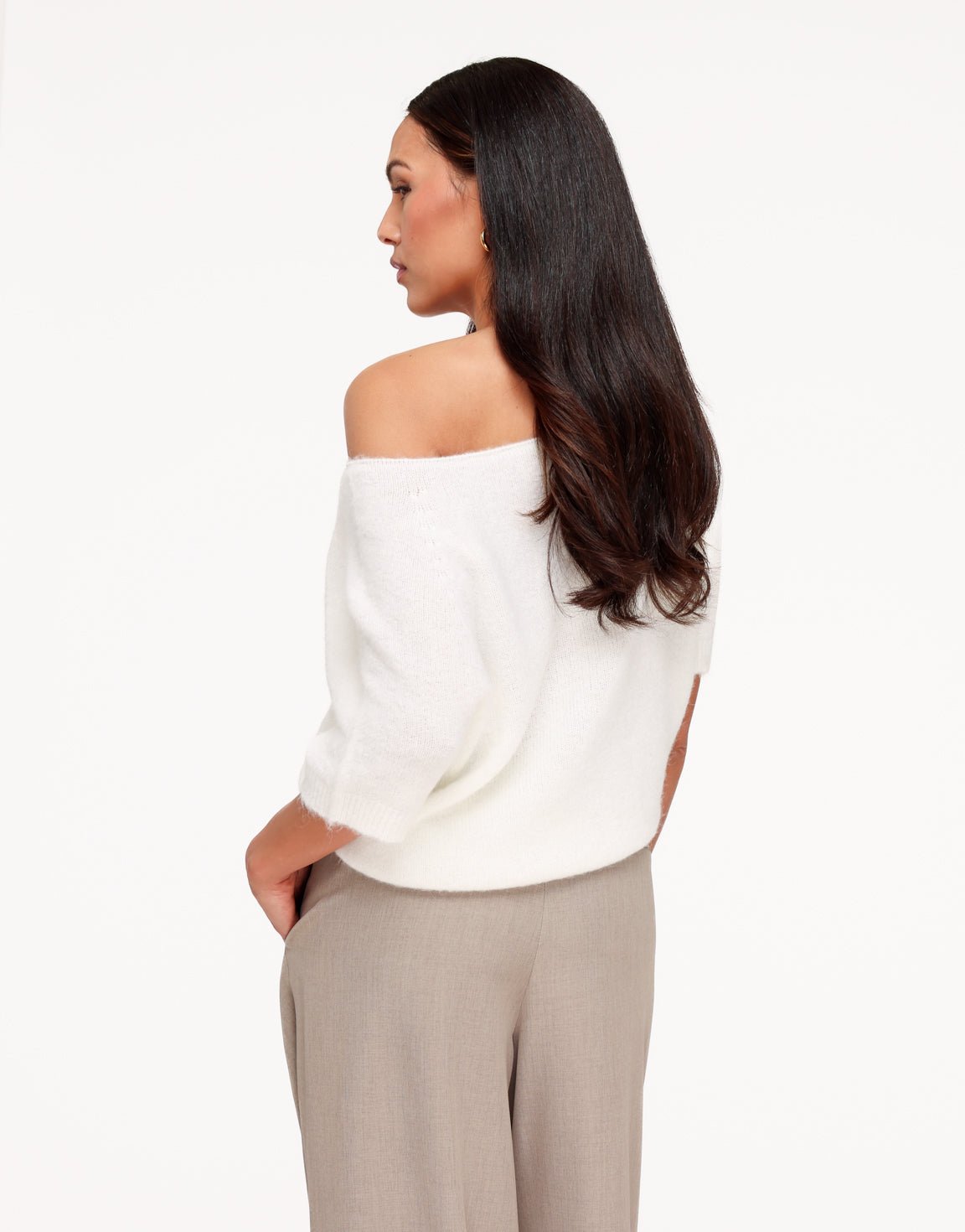 Ecru Zachte Off Shoulder SS - Trui - Olivia & Kate