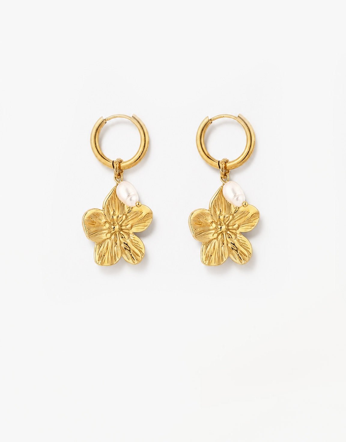 Gouden Bloemen Hanger Parel - Oorbellen - Olivia & Kate