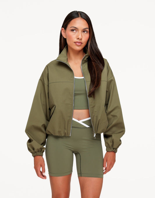 Khaki Puffy Elastische Onderkant - Jas - Olivia & Kate