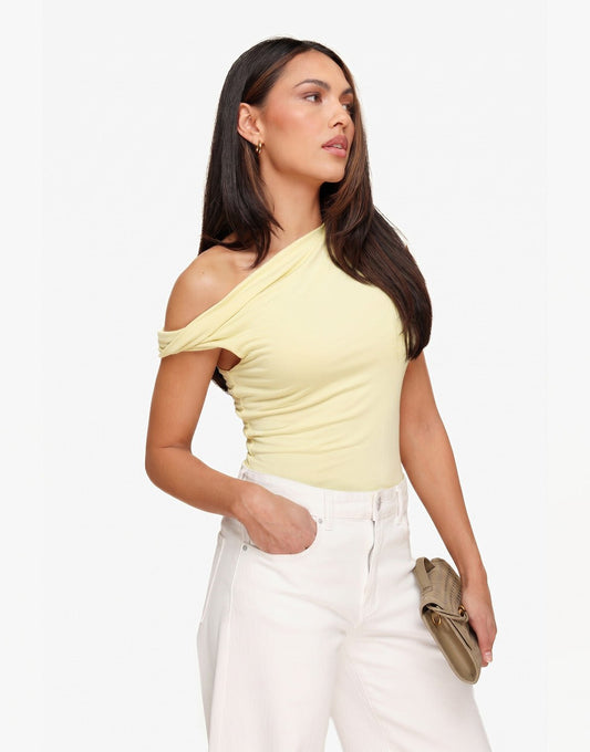 Lichtgele One Shoulder Mouwloze - Top - Olivia & Kate