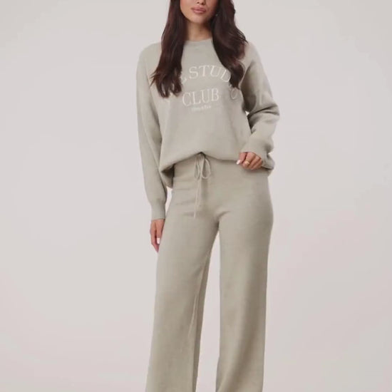 KLEDING-TAUPE-STUDIO-CLUB-GEBREIDE-TRUI-GEBREIDE-BROEK_f10237f3-ded0-46de-b16f-003b5e2f2b7d_facbdf6b-4fb9-4a7d-8e50-4a9fb97db649

