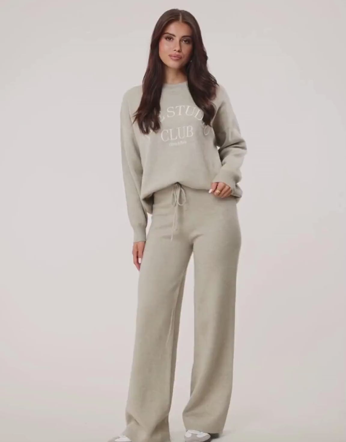 KLEDING-TAUPE-STUDIO-CLUB-GEBREIDE-TRUI-GEBREIDE-BROEK_f10237f3-ded0-46de-b16f-003b5e2f2b7d_facbdf6b-4fb9-4a7d-8e50-4a9fb97db649

