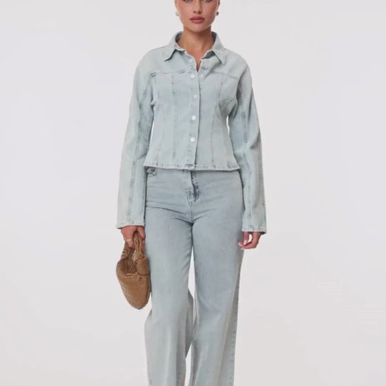 KLEDING-LICHTBLAUWE-DENIM-LANGE-MOUWEN-JASJE-LICHTBLAUWE-SPIJKERBROEK_2e27eb60-ac31-4c8f-a69b-5c8d0fbff9f8

