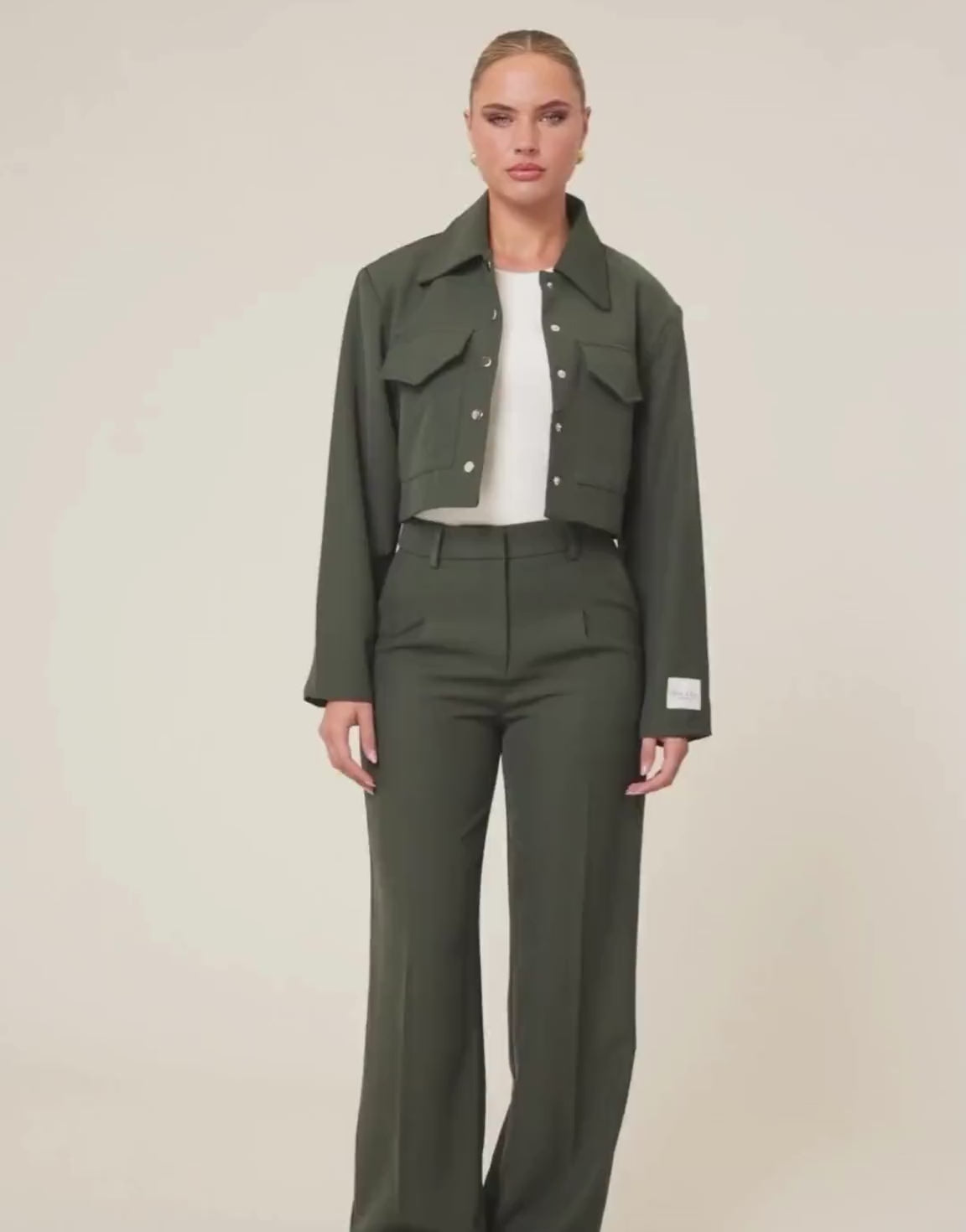 donkergroene-studio-cropped-jasje-3193455_6d77b408-8993-43ad-ae2f-a012982add13