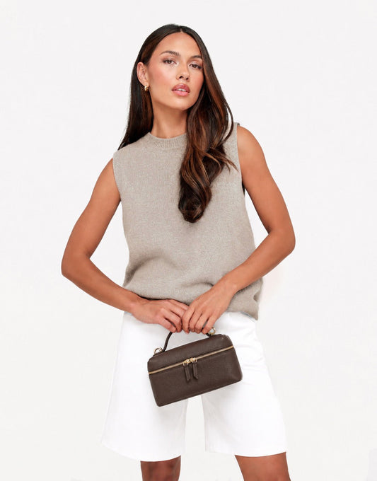 Taupe Mouwloze Fluffy - Top - Olivia & Kate