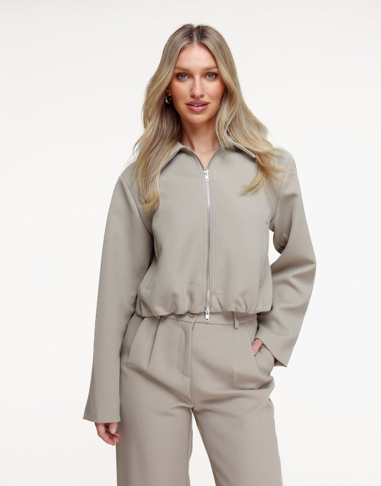 Taupe Premium Achterkant Detail - Jas - Olivia & Kate