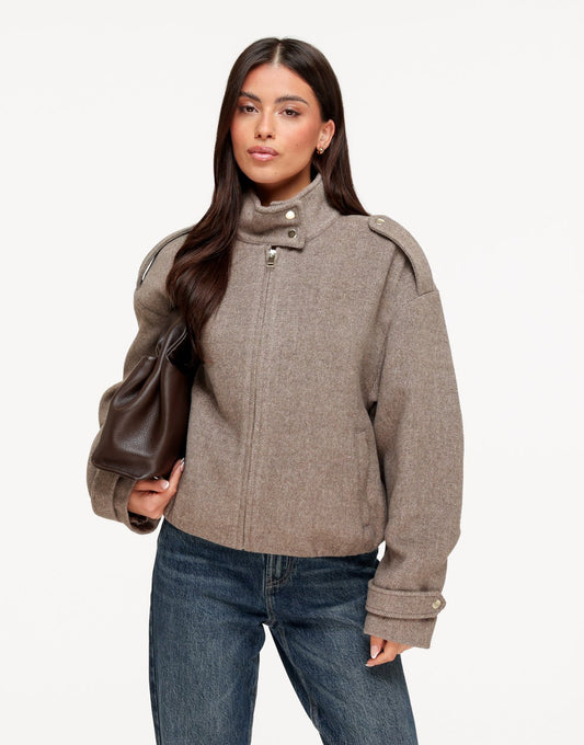 Taupe Puffy Mouw Details Elastische Onderkant - Jas - Olivia & Kate