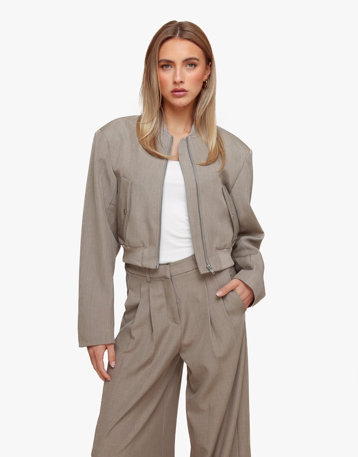 Taupe Schouderpads Cropped Mid Waisted - Set - Olivia & Kate