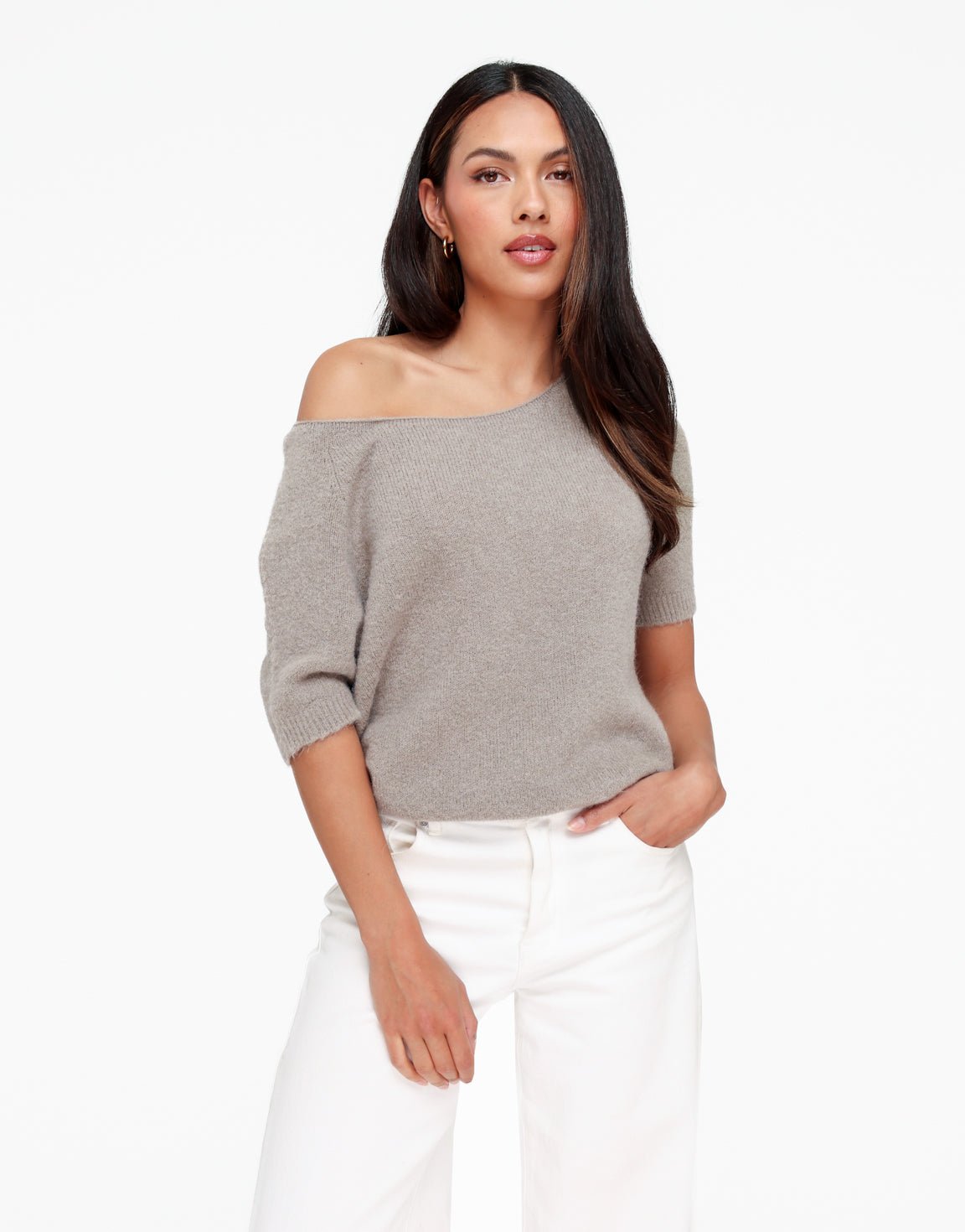 Taupe Zachte Of Shoulder SS - Trui - Olivia & Kate