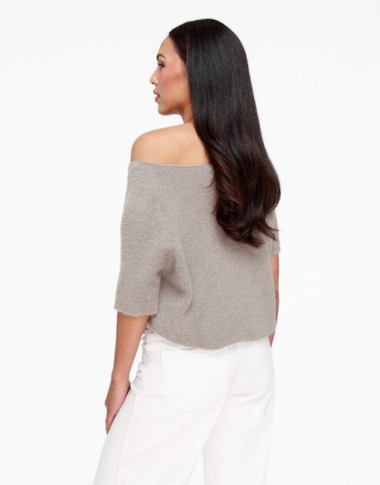 Taupe Zachte Of Shoulder SS - Trui - Olivia & Kate