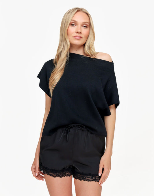 Zwarte Gebreide One Shoulder Top+ Zwarte Satijnen Kanten Short - Set - Olivia & Kate