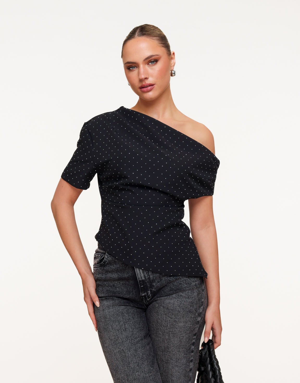 Zwarte Gedrapeerde Off Shoulder Zilveren Stenen SS - Top - Olivia & Kate