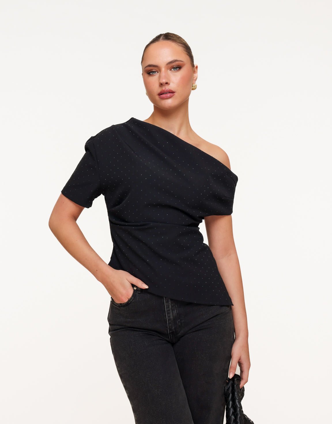 Zwarte Gedrapeerde Off Shoulder Zwarte Stenen SS - Top - Olivia & Kate