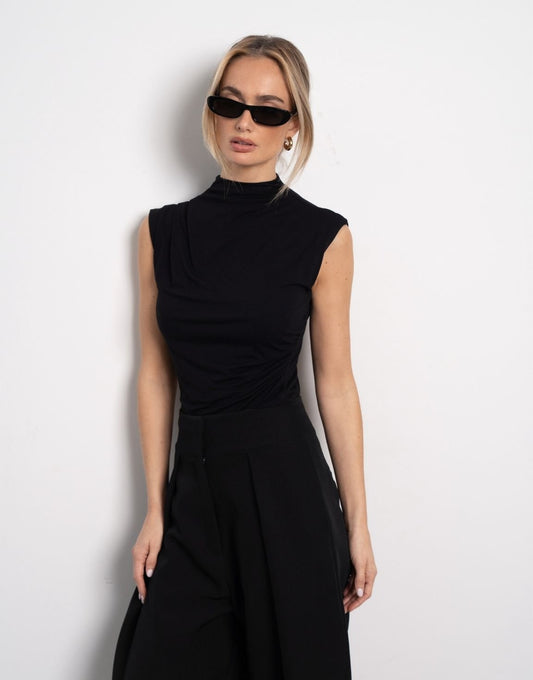 Zwarte Geplooide Col SS - Top - Olivia & Kate