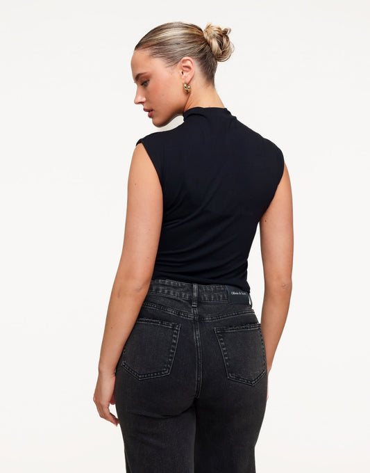 Zwarte Geplooide Col SS - Top - Olivia & Kate