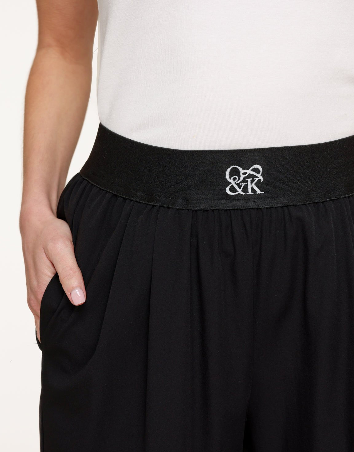 Zwarte O&K Elastische Wijde Pijpen - Broek - Olivia & Kate